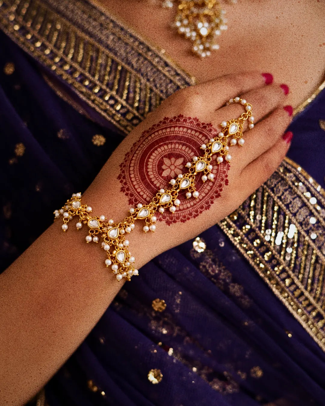 Bela Kundan Haathphool