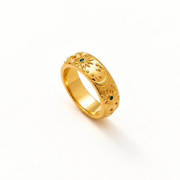 Celestial Emerald Ring – waterproof ring for women, sun, crescent moon and emerald-green stones, anti-tarnish 18K gold PVD | Priskel Jewellery