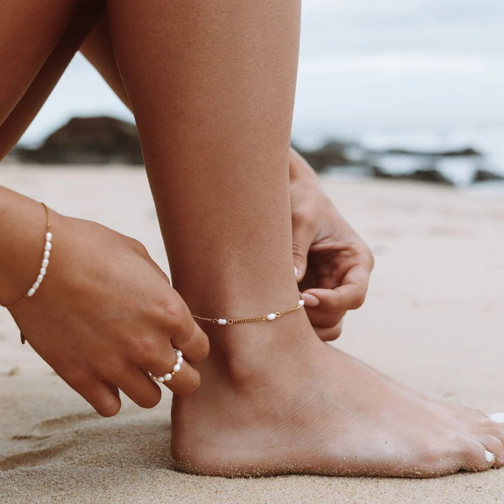 Freshwater Pearls Anklet fastened on the ankle at the beach, waterproof gold anklet
