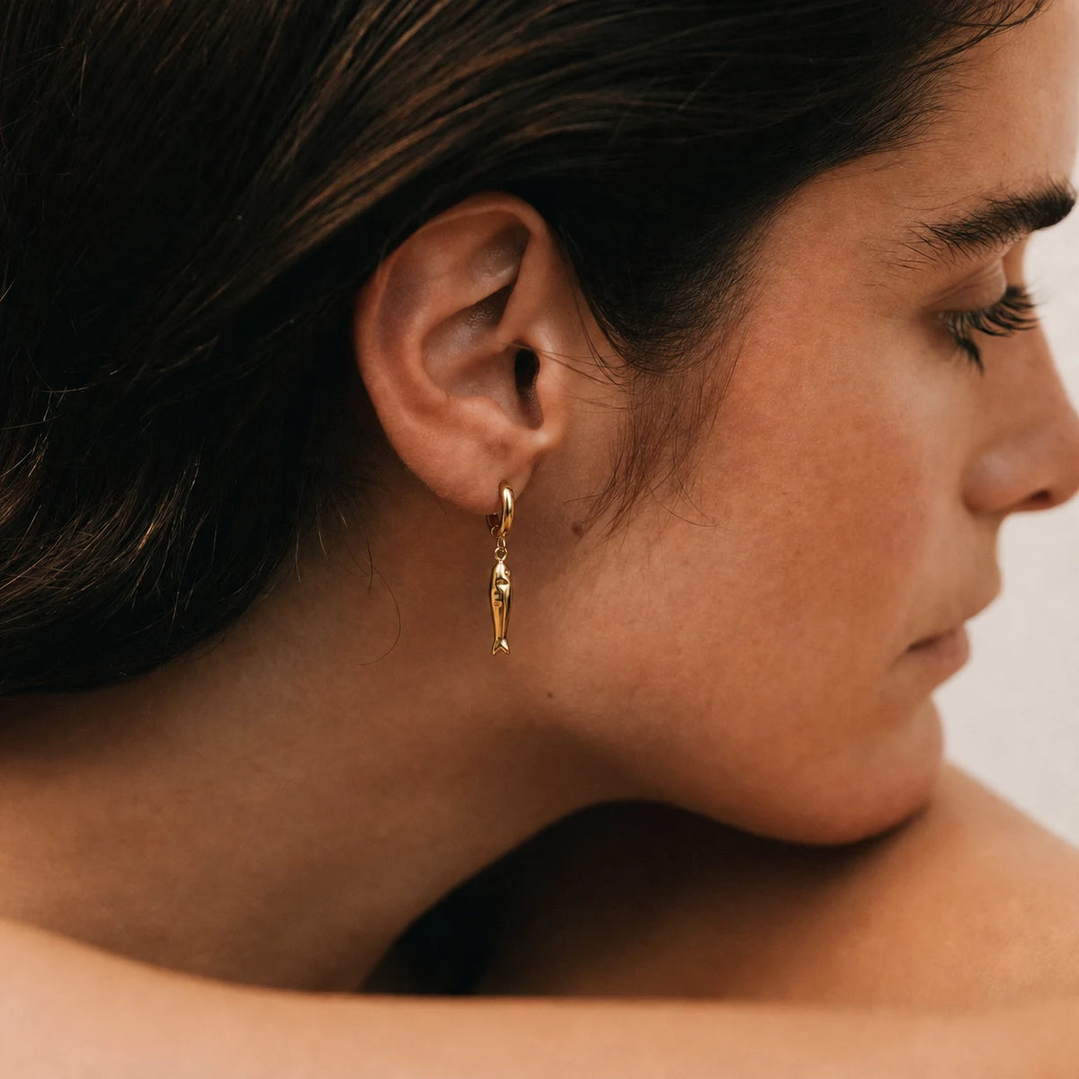 Matsya Hoops worn by a model in profile – sweatproof, hypoallergenic hoop earrings