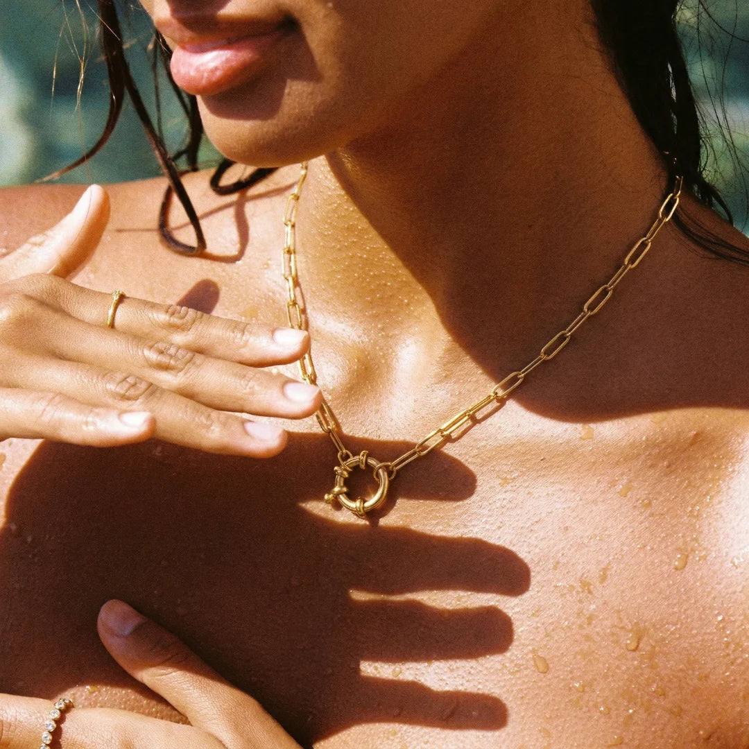 Toggle Link Necklace worn in sunlight, close-up on the toggle – sweatproof, hypoallergenic link necklace
